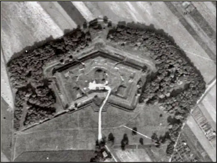 Loftbild Fort VI